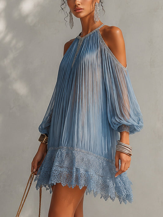 Laurent | Minivestido azul con hombros descubiertos, fruncido y bajo de encaje