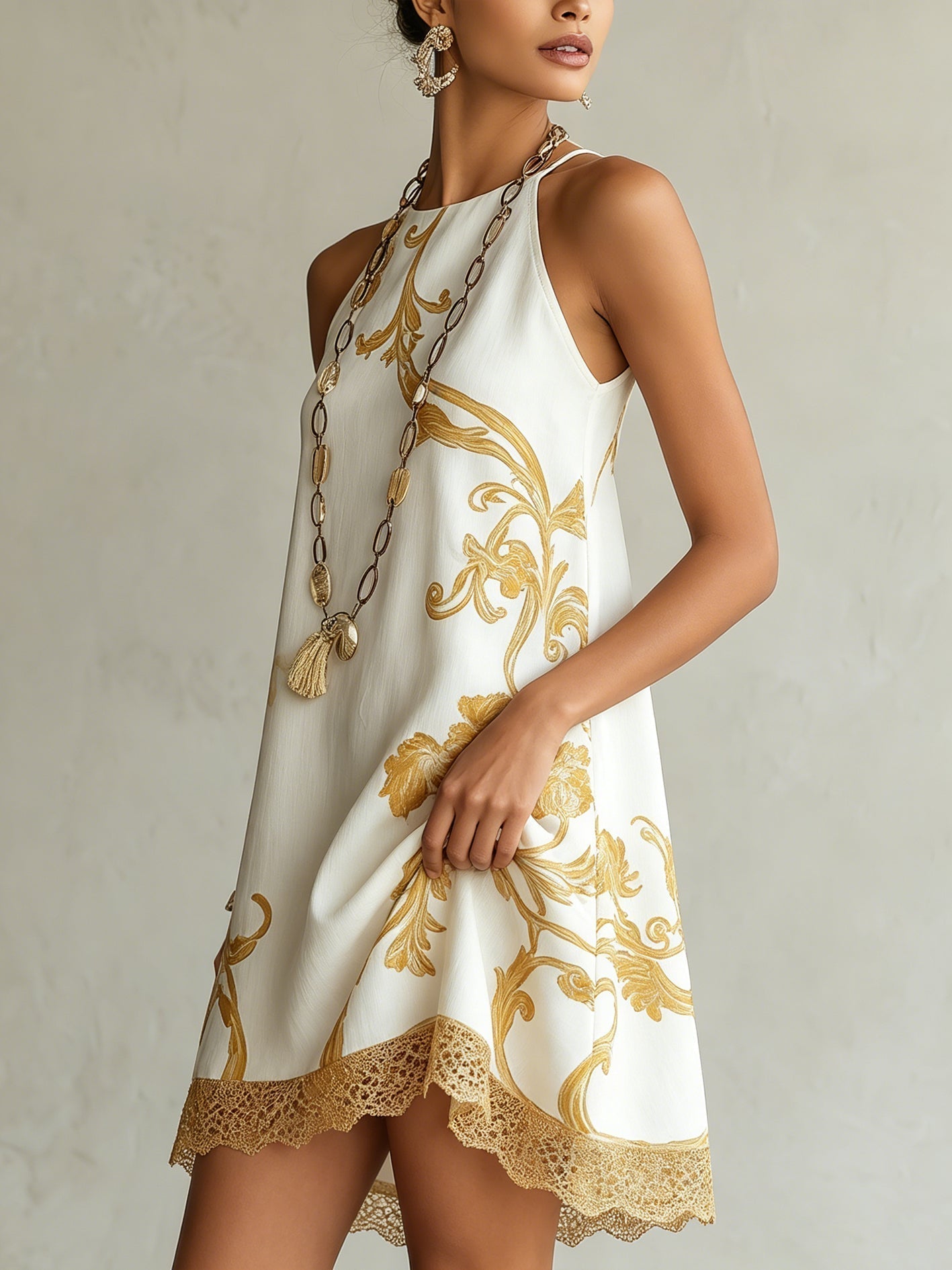 Laurent | Minivestido blanco de encaje con estampados dorados