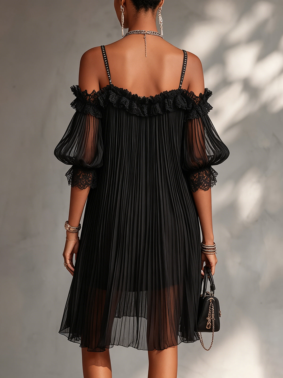 Laurent | Minivestido de gasa negro con hombros descubiertos y cenefa de encaje
