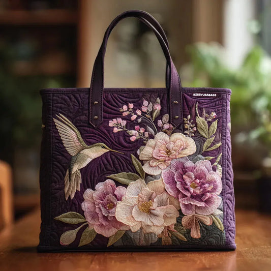 Bolso acolchado morado hecho a mano con colibríes y orquídeas