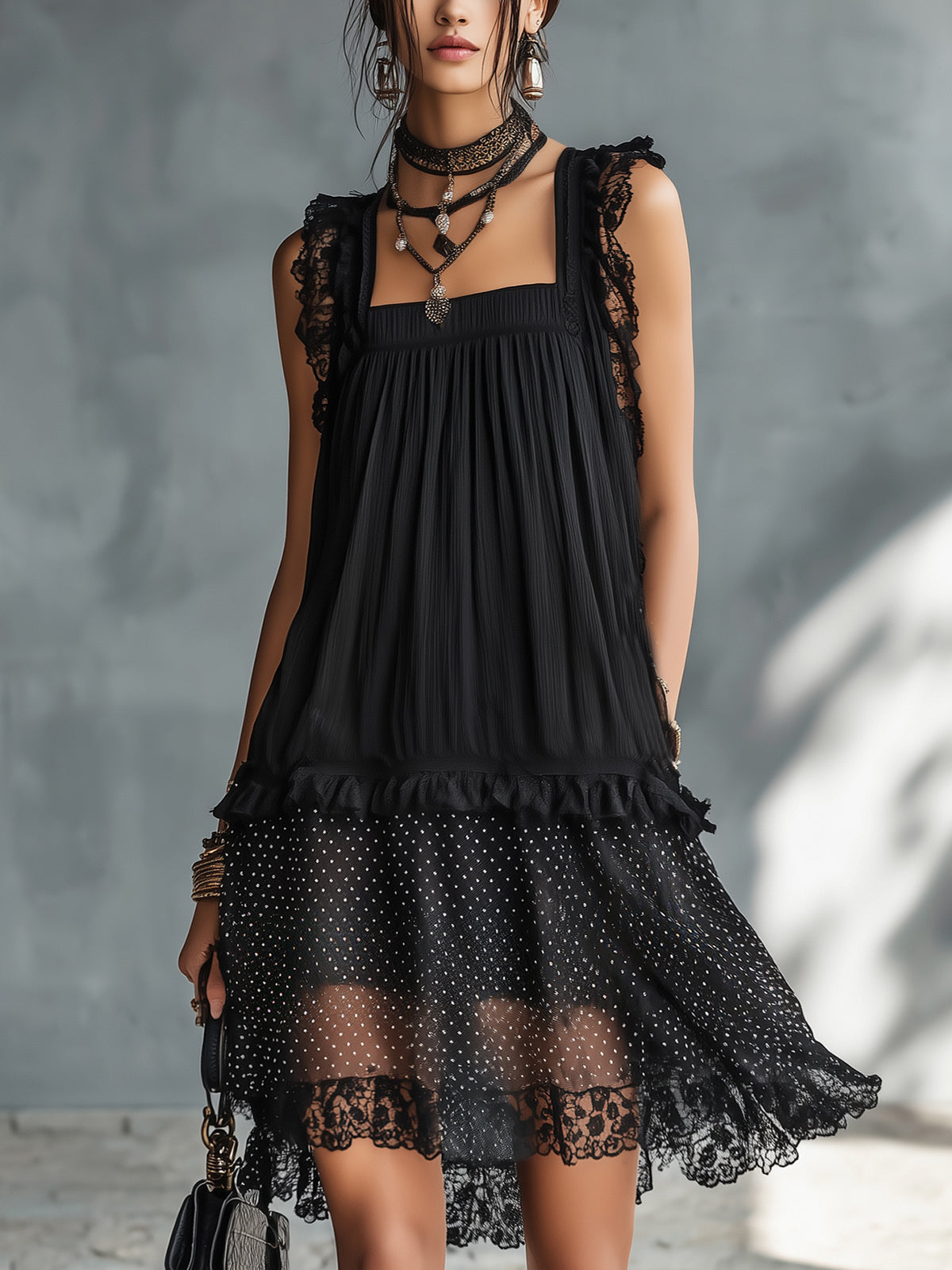 Laurent | Minivestido de topos con volantes y cenefa de encaje negro