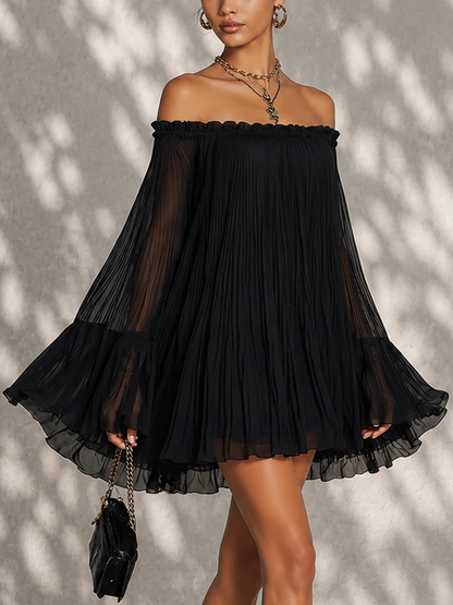 Laurent | Minivestido negro con mangas campana y hombros descubiertos