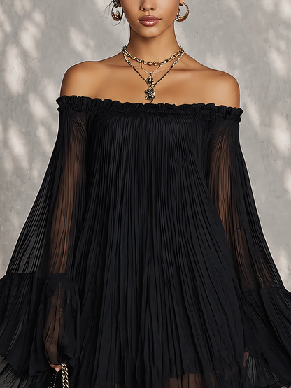 Laurent | Minivestido negro con mangas campana y hombros descubiertos