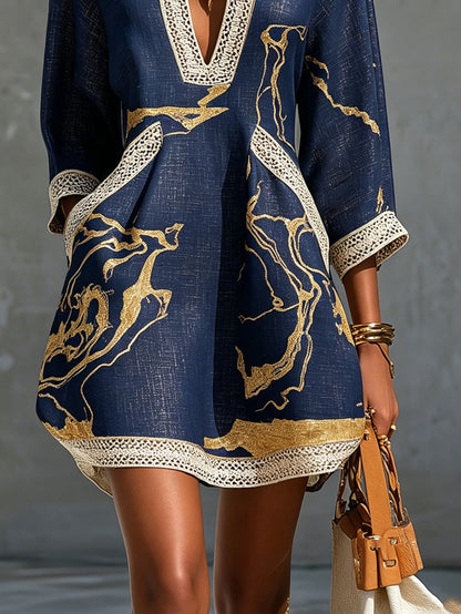 Laurent | Minivestido de ganchillo azul marino con motivos dorados y escote en V