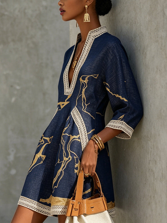 Laurent | Minivestido de ganchillo azul marino con motivos dorados y escote en V