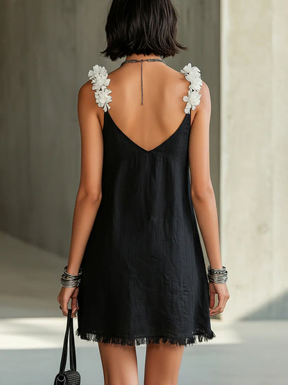 Laurent | Minivestido negro con escote en V y tirantes florales