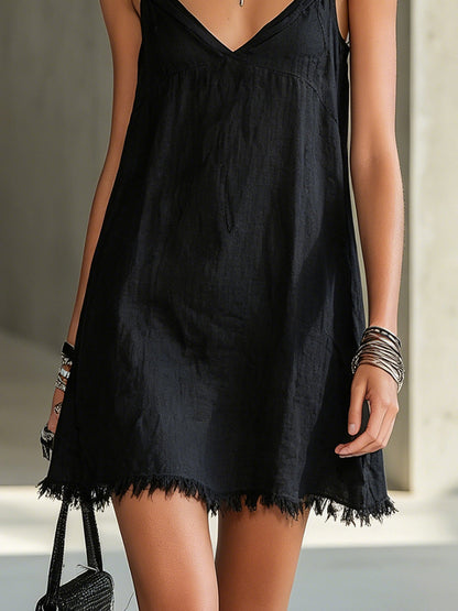 Laurent | Minivestido negro con escote en V y tirantes florales